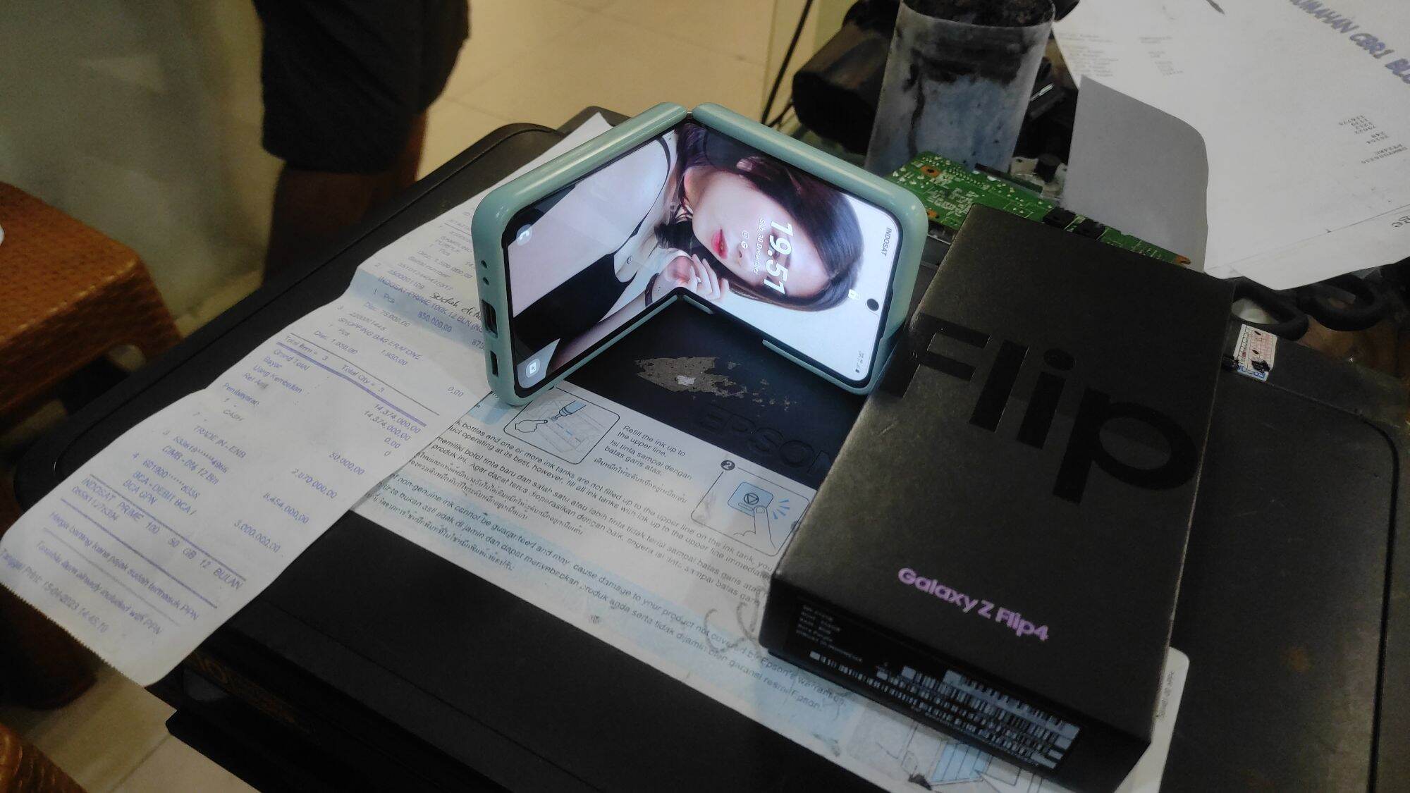 samsung z flip 4 8/256gb purple msh garansi resmi Harga  6,750,000 Ringgit*Penghantaran Percuma