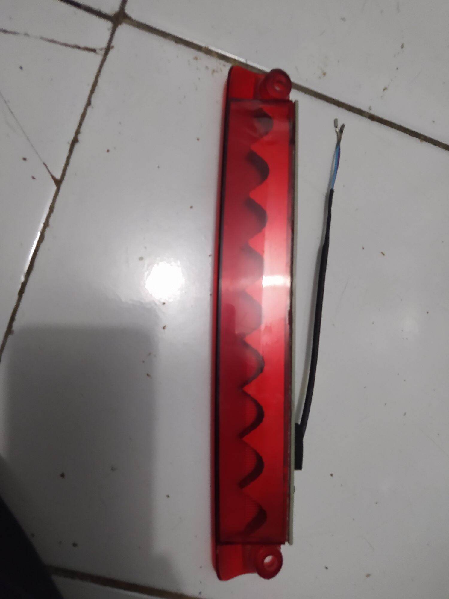 lampu spoiler inova lama part original Harga 170,000 rupiah*Gratis Ongkir