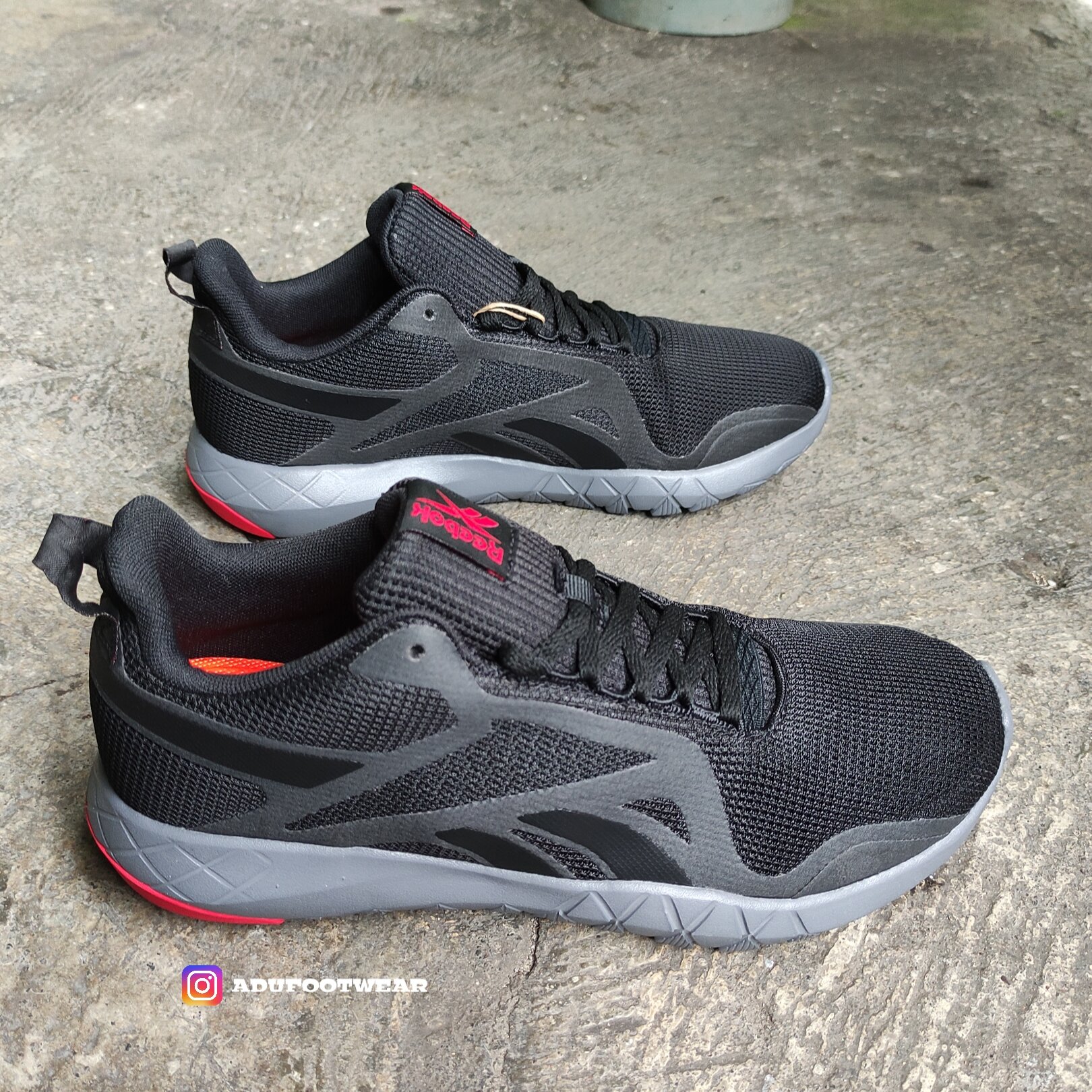 Jual Reebok Black Shoes Terbaru 