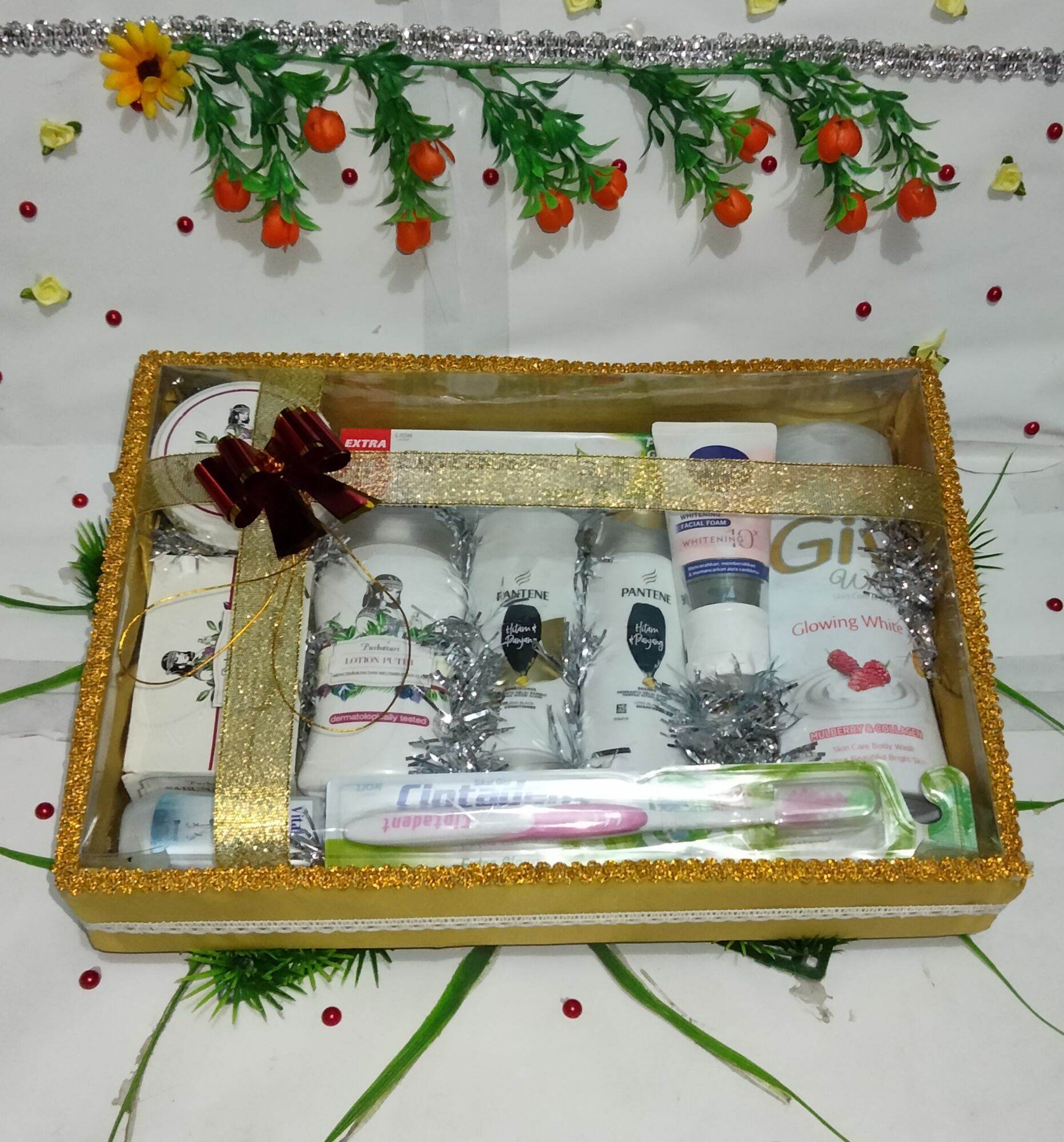KADO PERNIKAHAN MINIMALIS PUTIH