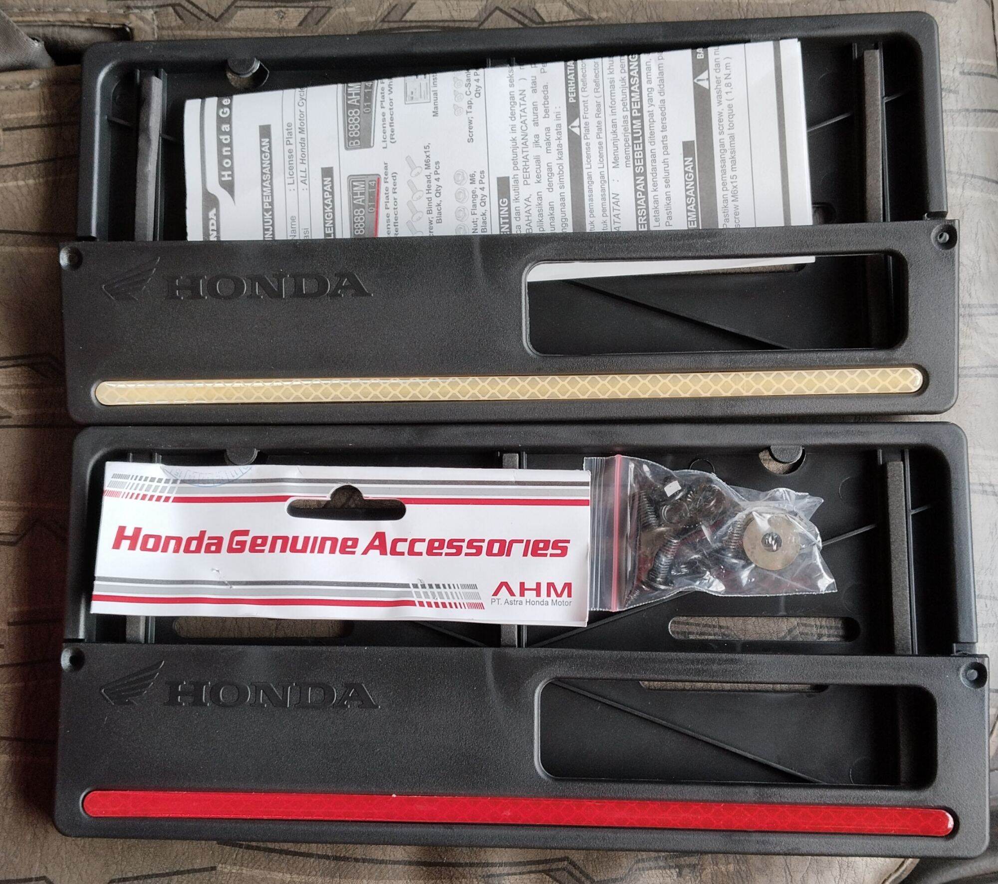 Cover plate/holder plate number/place plate number original Honda. Harga 23,000 rupiah*Gratis Ongkir