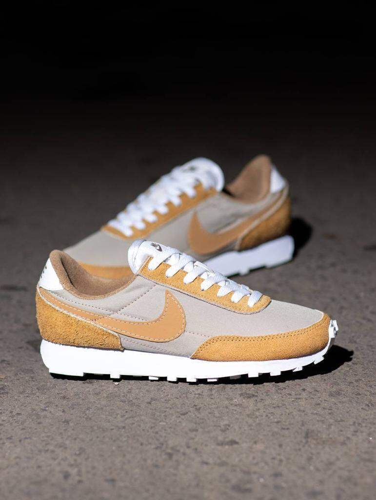 harga sepatu nike daybreak