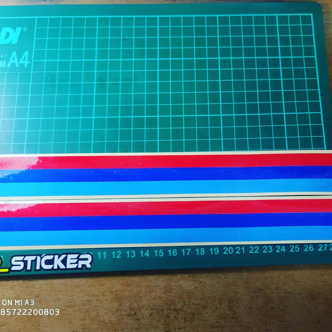Sticker Cutting Strip BMW isi 2 pcs Harga  20,000 Ringgit*Penghantaran Percuma