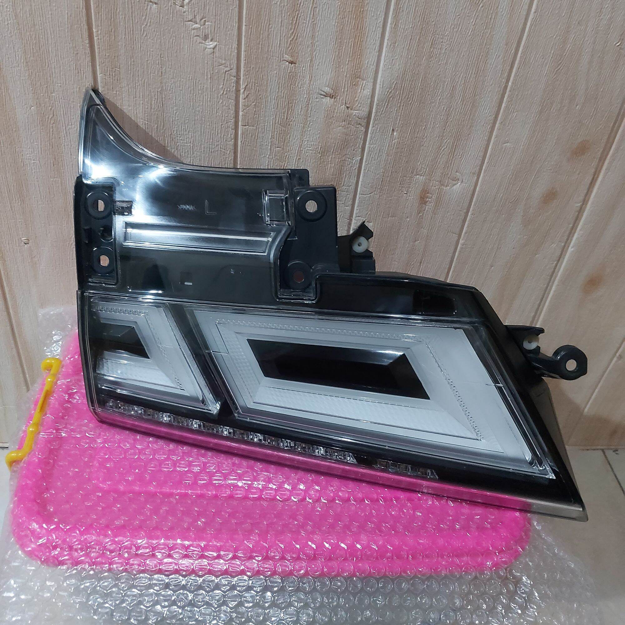 Lampu reflektor bagasi Toyota Vellfire 2018 2019 2020 kiri Original Giá 3,500,000 Đồng*Miễn phí vận chuyển