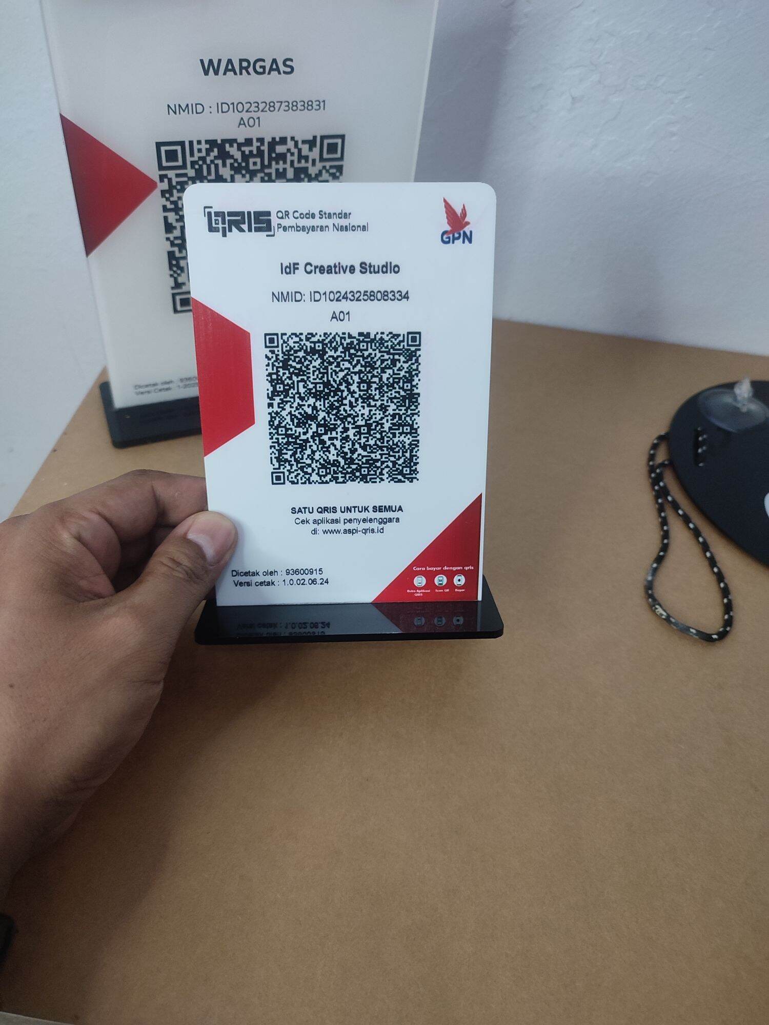 Cunstom/cetak gambar akrilik Qris murah ukuran A6 bentuk T putih