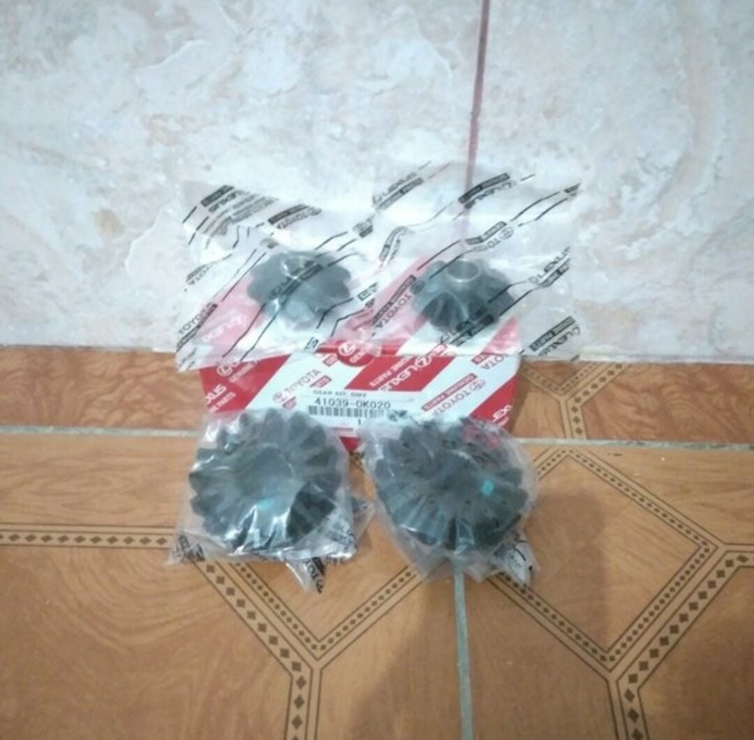 Gigi bolu set inova-gigi gardan innova original Harga 650,000 rupiah*Gratis Ongkir