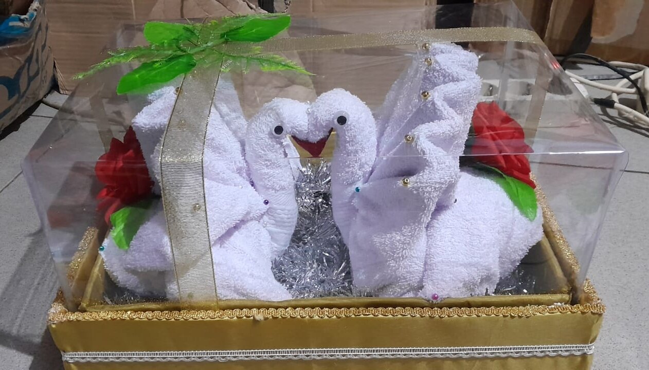 PARCEL pernikahan HANDUK ANGSA LOVE
