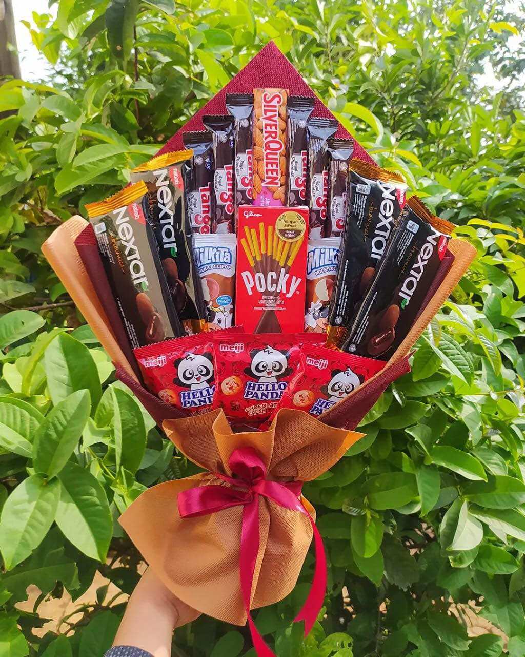 (S) BUKET SNACK COKLAT SILVERQUEEN MAROON GOLD / Anniversary