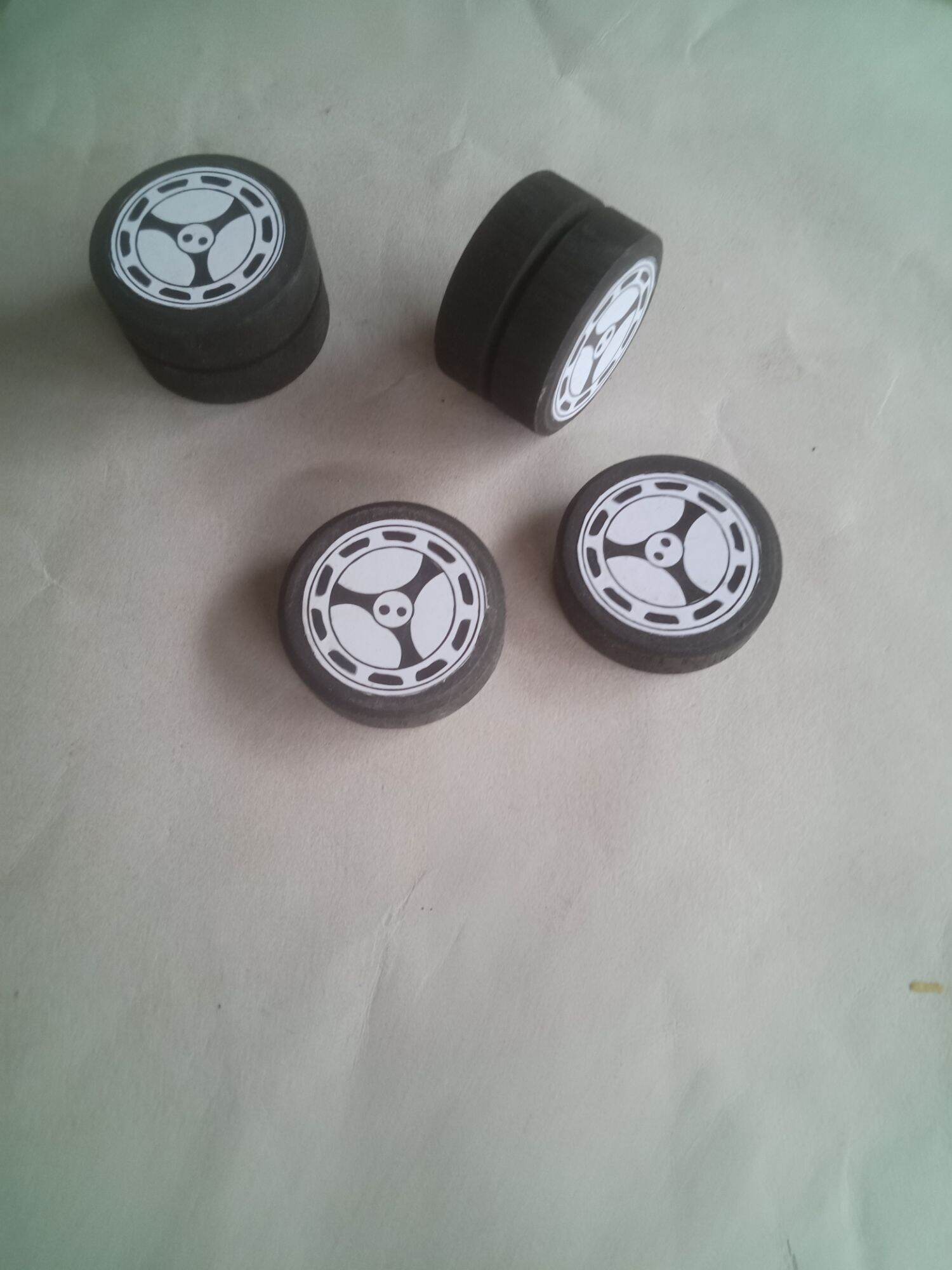roda truk oleng ukuran 4cm Harga 15,000 rupiah*Gratis Ongkir