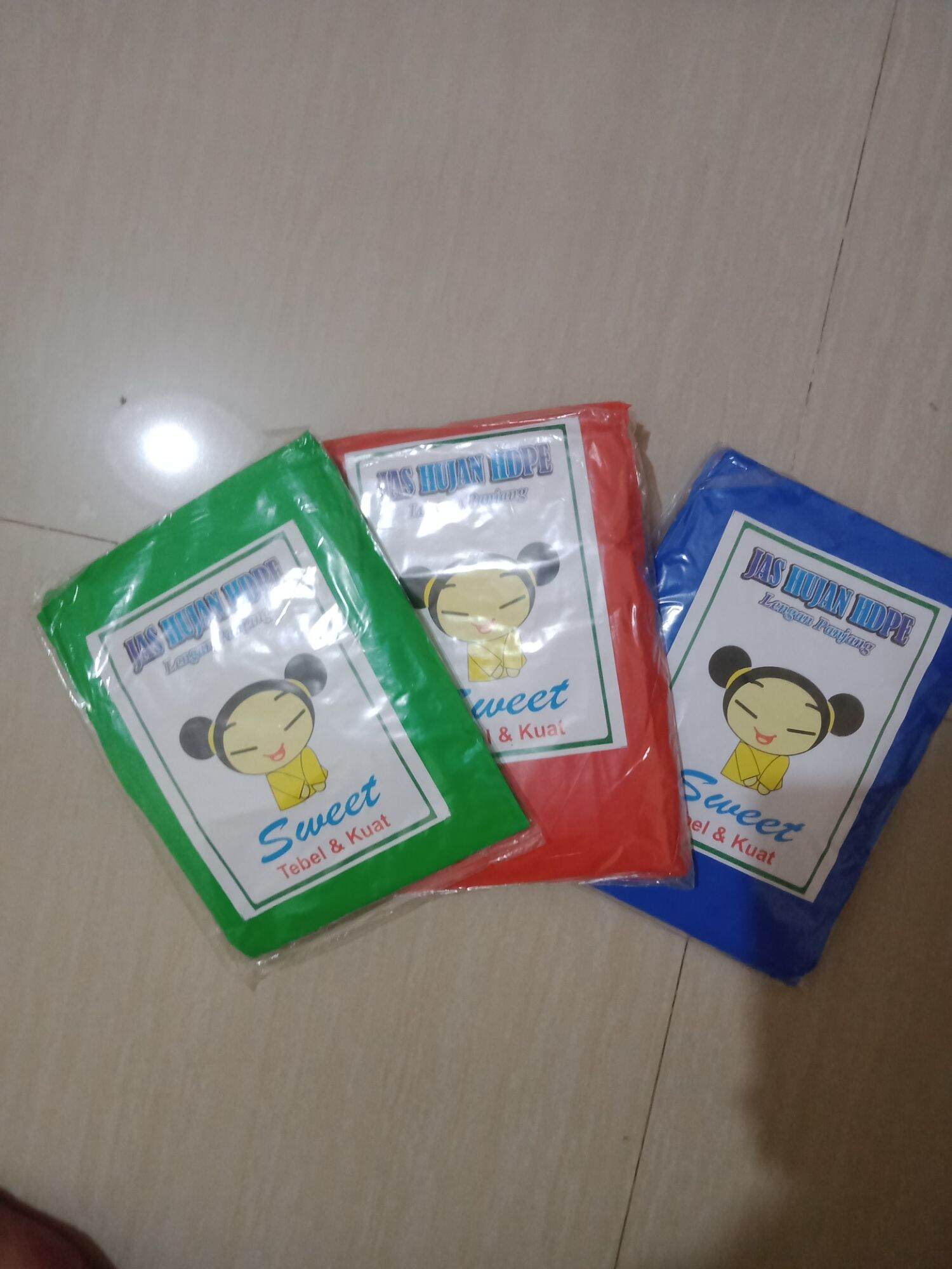 Plastic raincoat raincoat HDPE raincoat long sleeve sweet strong and thick Harga 7,900 rupiah*Gratis Ongkir