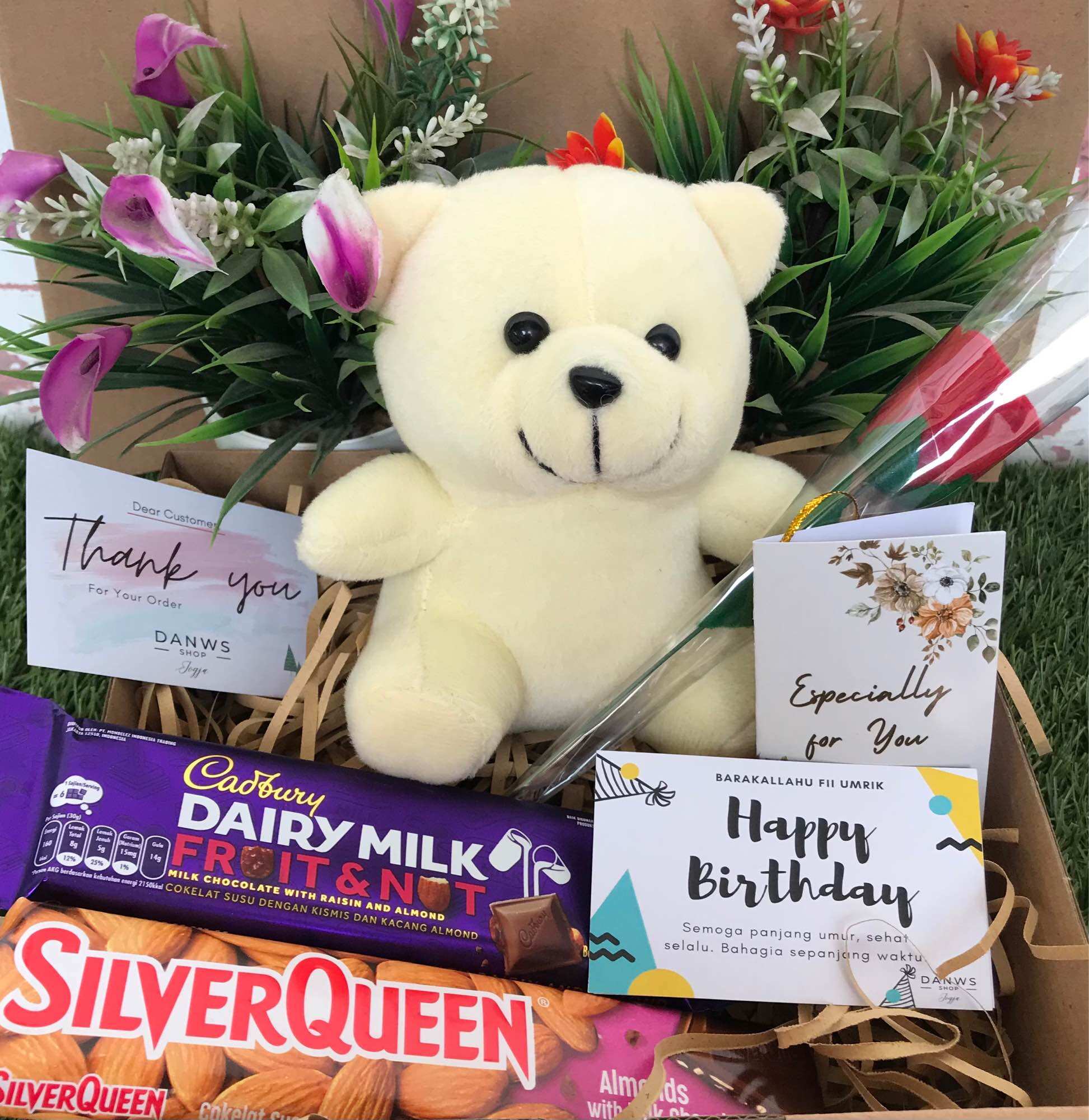 hadiah box hampers mini bear doll birthday, Valentine and wisuda hadiah