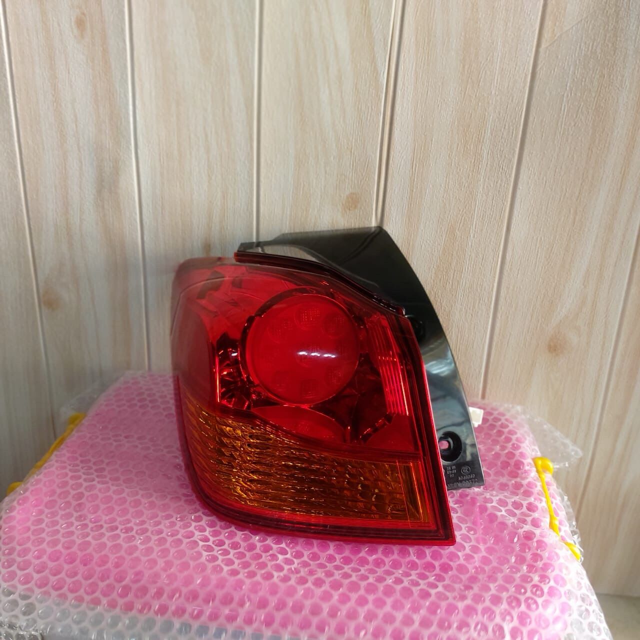 Lampu belakang Outlander PX GLS GLX kiri Original Harga 1,750,000 rupiah*Gratis Ongkir
