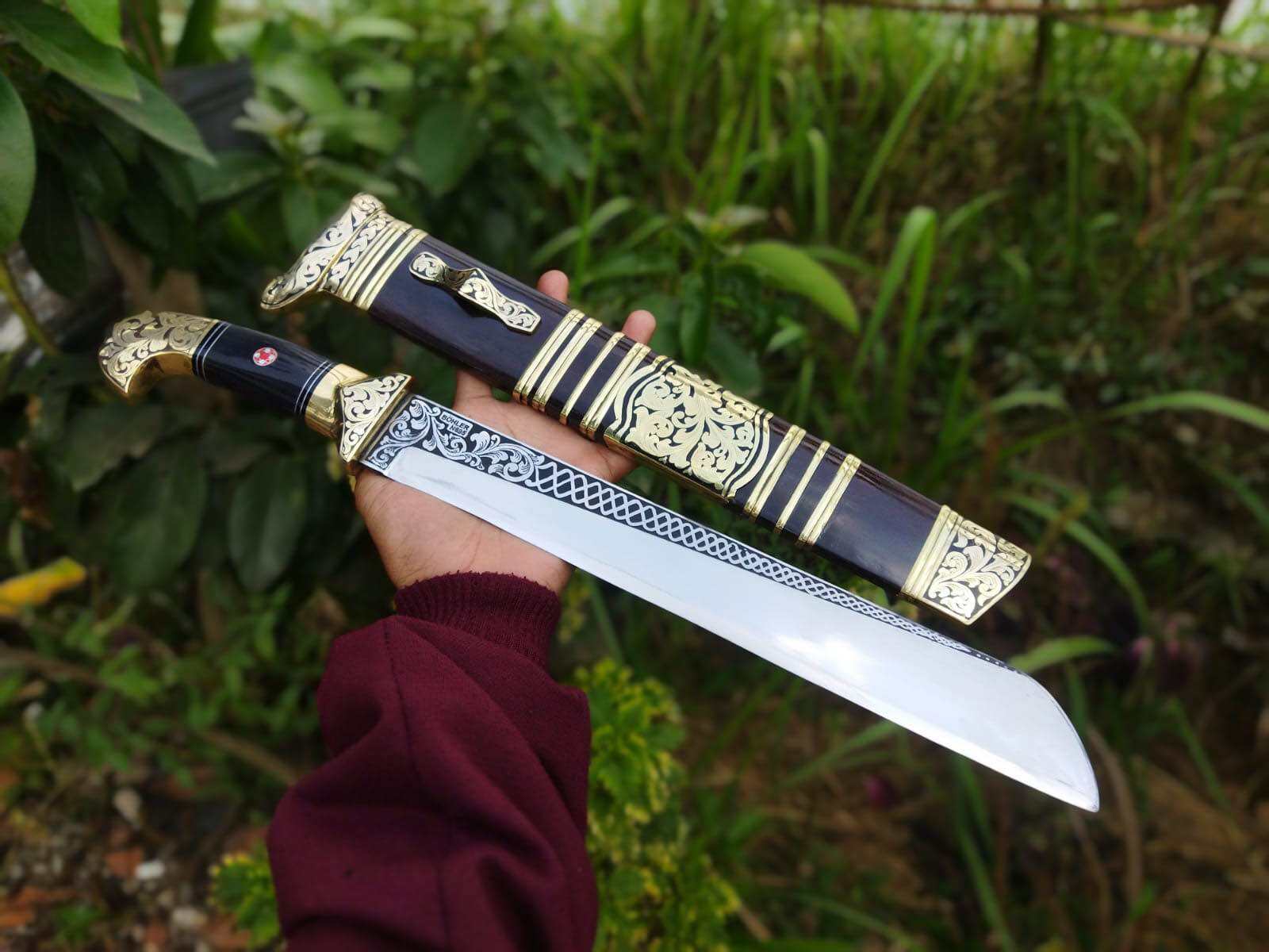 Onlaynda baland poshnali va kozoynakli porno tomosha qiling