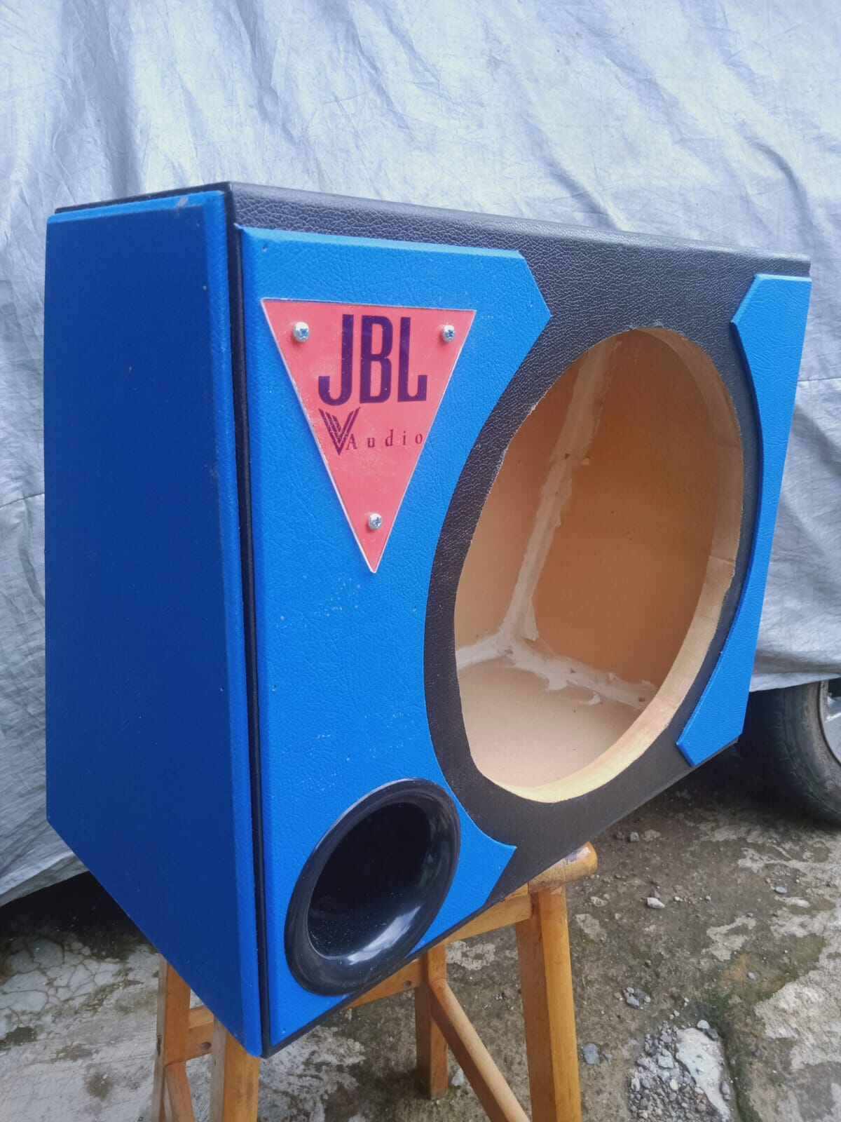 Box subwoofer 12 in model JBl Lazada Indonesia