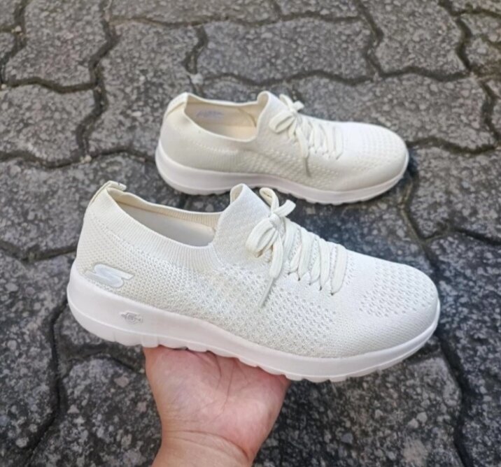 Jual Skechers Go Walk Joy Terbaru Online dengan Harga Terbaik