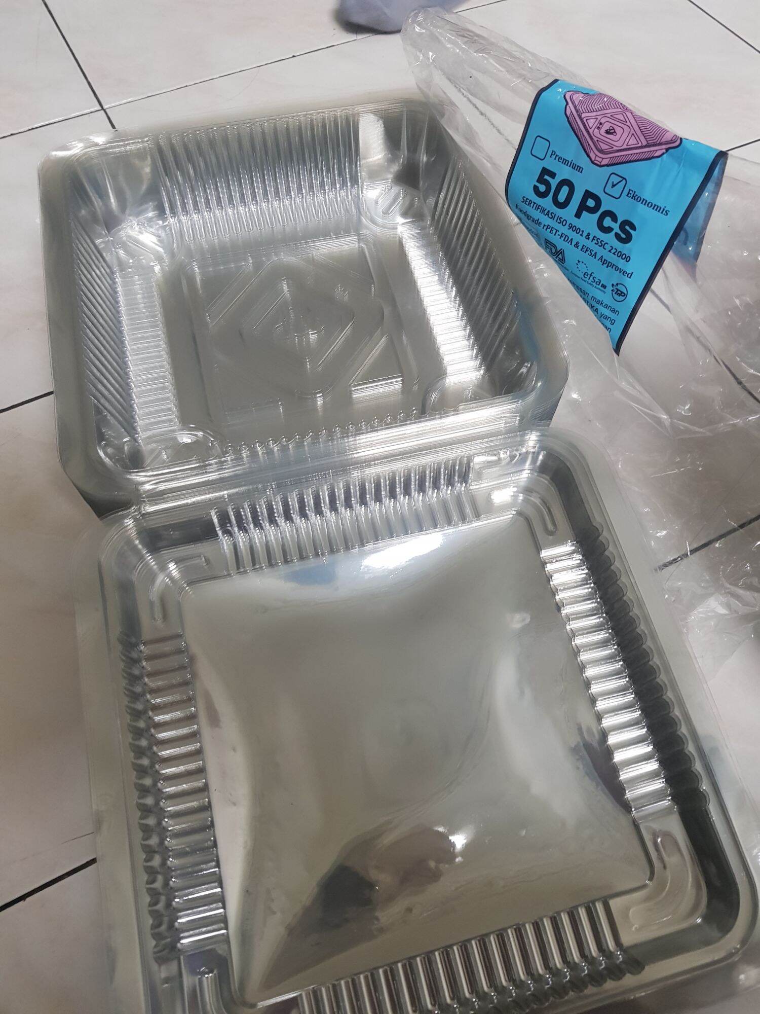 MIKA TX-1 JUMBO TEMPAT KUE / BOLU KOTAK SEGI EMPAT || Ukuran : panjang 23,2 cm x lebar 23,2 cm x tinggi 7,7 cm. 