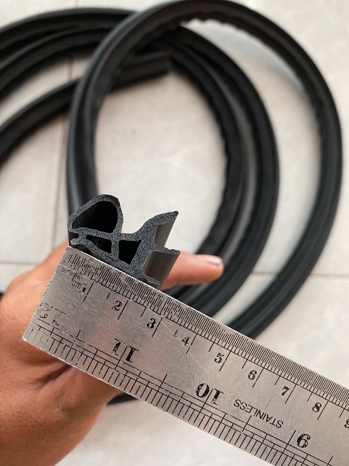 karet balon karet spon besar pintu karet daun pintu universal original Harga 15,000 rupiah*Gratis Ongkir