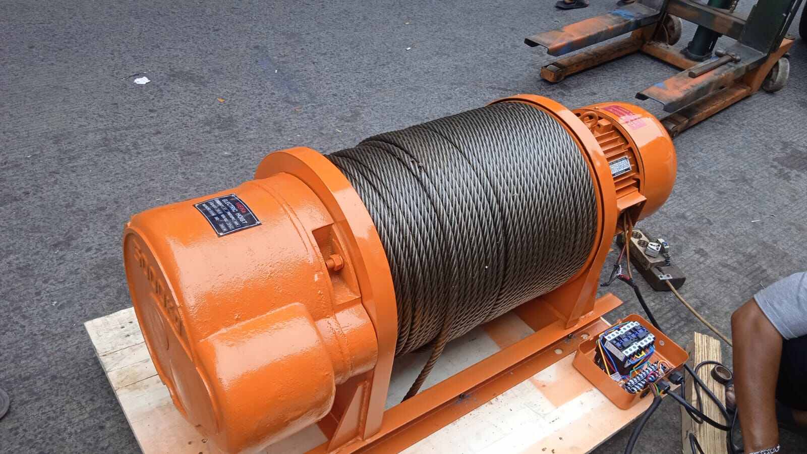 Electric winch kapasitas 5 Ton 100 meter electric chain hoist Weka germany alat derek elektrik kapasitas 5 Ton electric winches. 