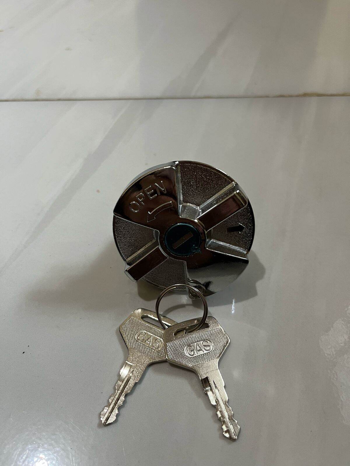 tutup tangki bensin toyota hiace hino dutro dyna ht Harga 60,000 rupiah*Gratis Ongkir