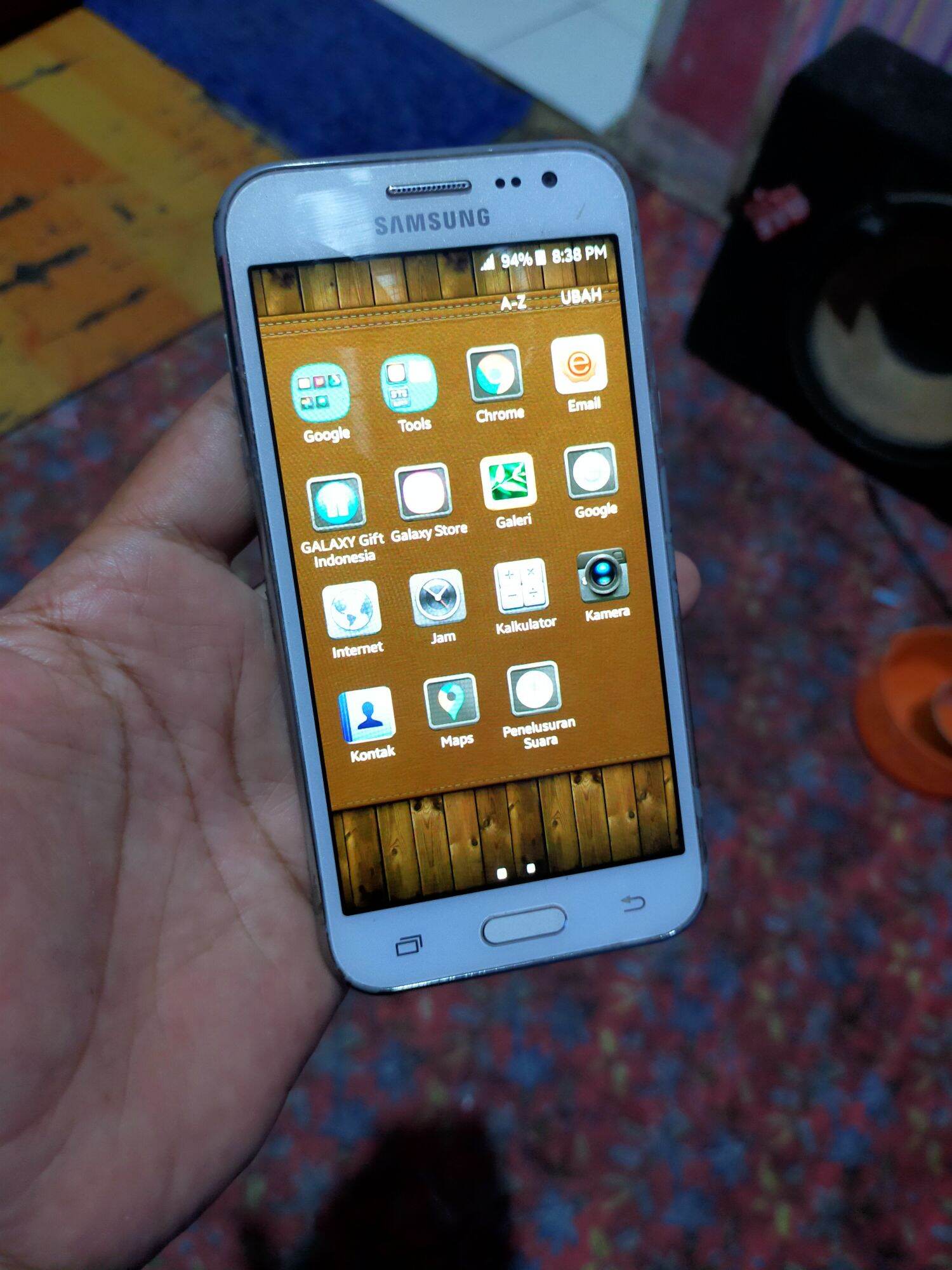 Samsung j2 (j200g) normal tinggal pakai masih orian...batre dobelpower.... handphone tinggal pakai Harga 200,000 rupiah*Gratis Ongkir