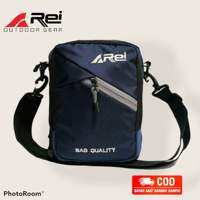 Tas Selempang Pria Kapasitas Besar Logo Bordir || Rei Miring