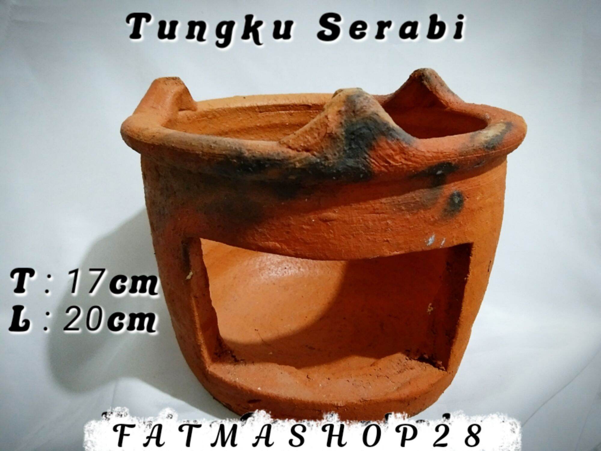 Penjual surabi menggunakan wajan tanah liat dan tungku arang