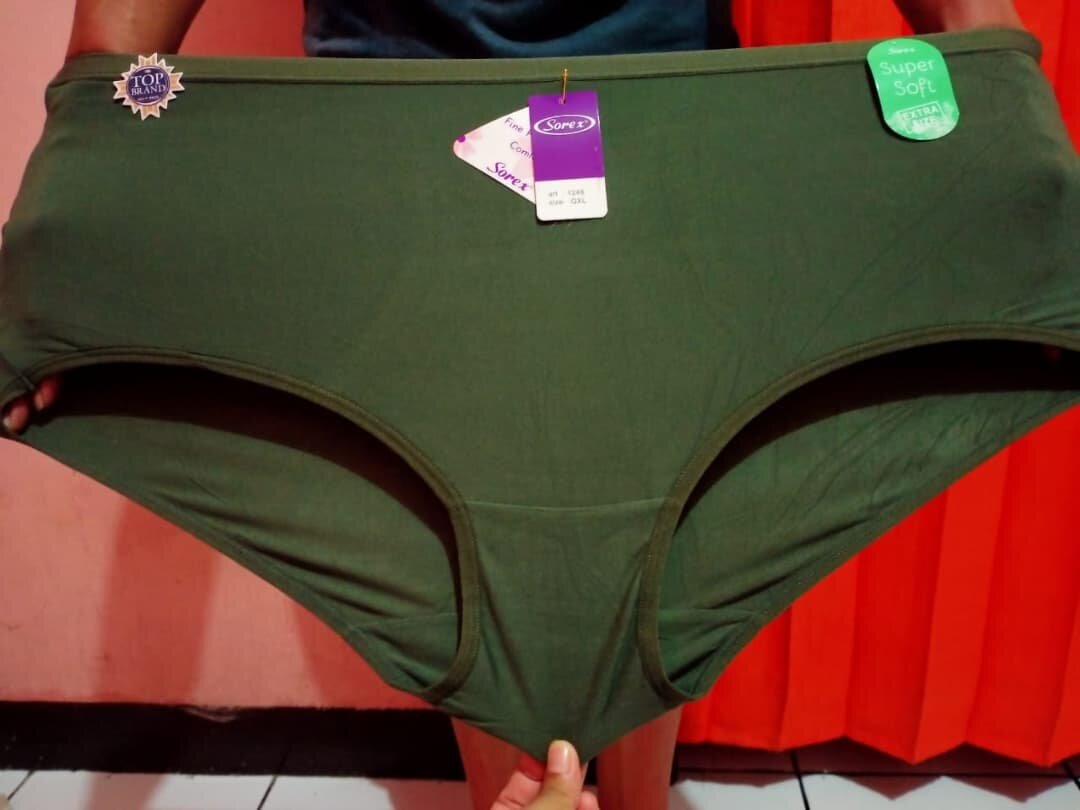 Aleksis Texas eshagini silkitadi va ochiq jinsiy aloqaga tayyor boladi Agata Muceniece yalangoch