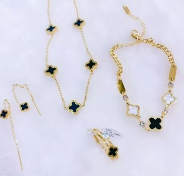 set perhiasan aksesoris wanita titanium model clover hitam elegan cocok untuk hadiah ulang tahun