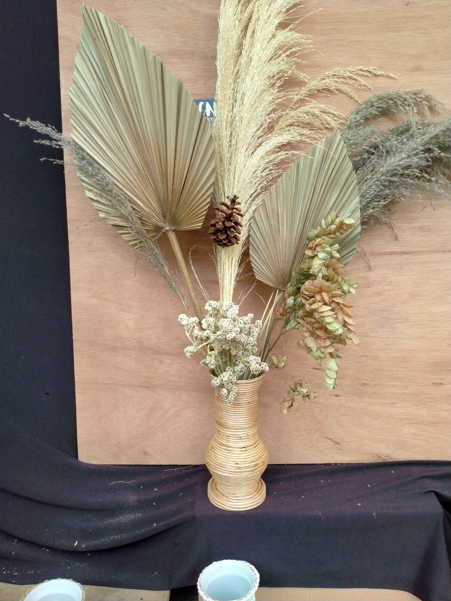 paket bunga kering super aestetic pampas palem dengan pot/vasnya