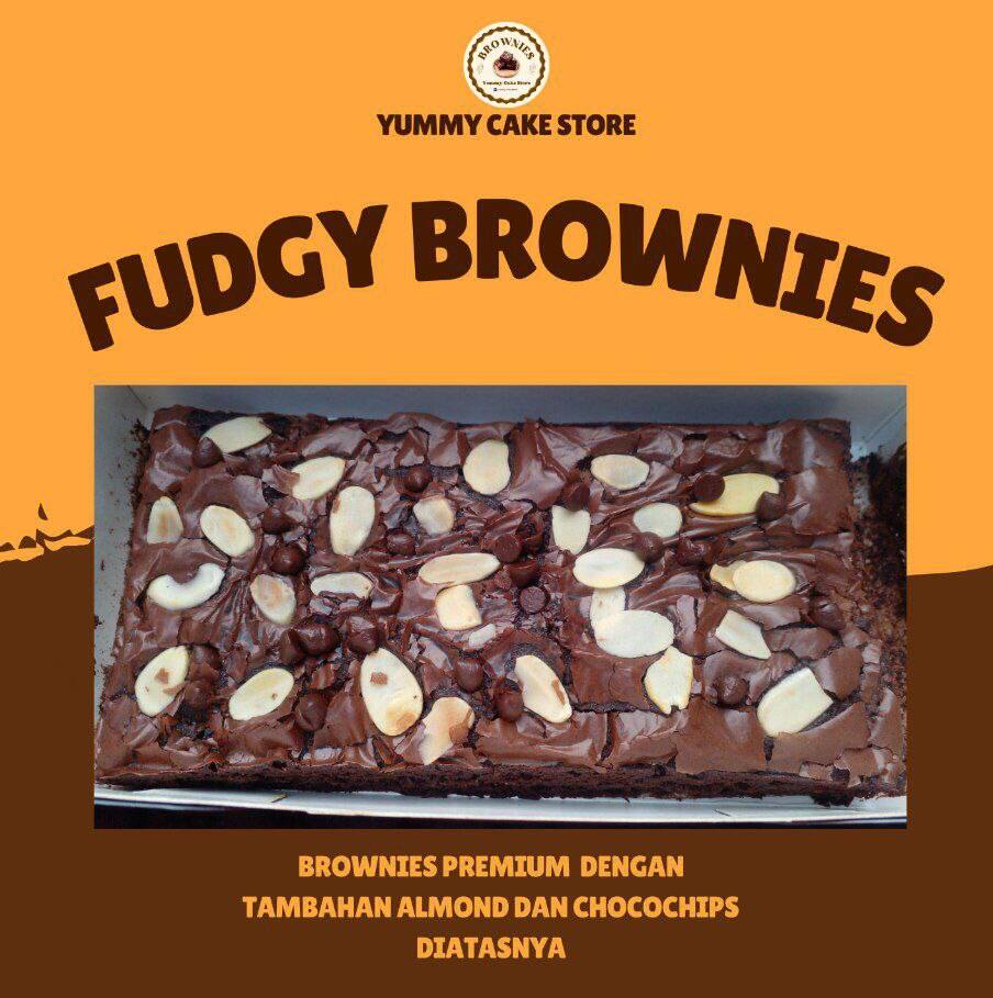 Thankyou for ordering 🤗 4slice fudgy brownies - 15.000 Made by order  Pemesanan h-2 🛵 GoFood -- Lans x Meat Barn, Progo 8 Menggunakan…