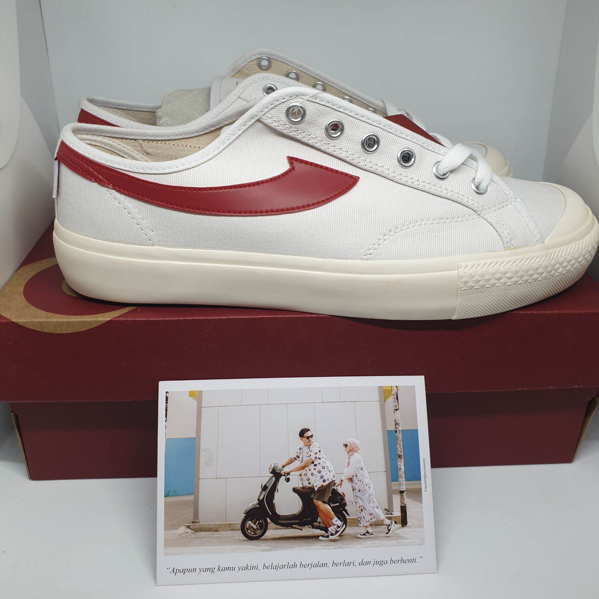 compass gazelle white red