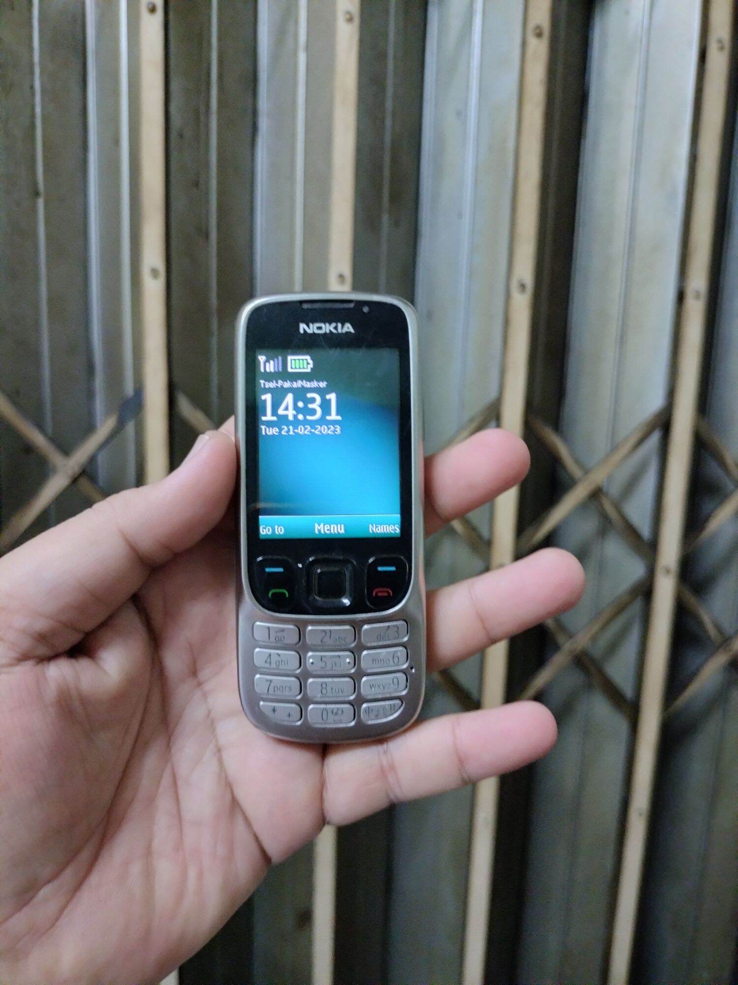 Nokia 6303ci slvr full original mulus all operator Harga 500,000 rupiah*Gratis Ongkir