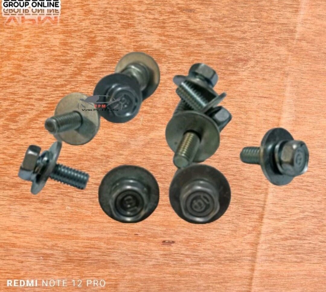 baut cover tutup tameng pelindung knalpot Mio fino Mio j beat Scoopy Vario m6 13mm set ring original Harga 1,000 rupiah*Gratis Ongkir