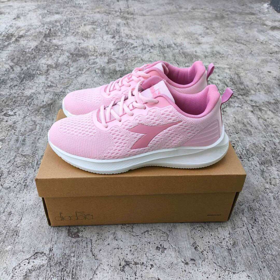 Diadora Hanura 
