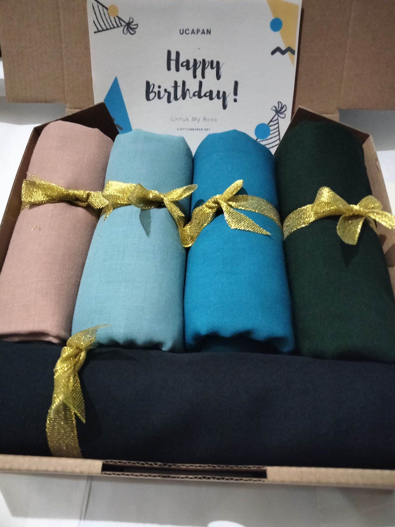 Hampers 5 Hijab Segiempat Paris Premium Kado Ulang Tahun Pernikahan wisuda Congratulation Anniversary
