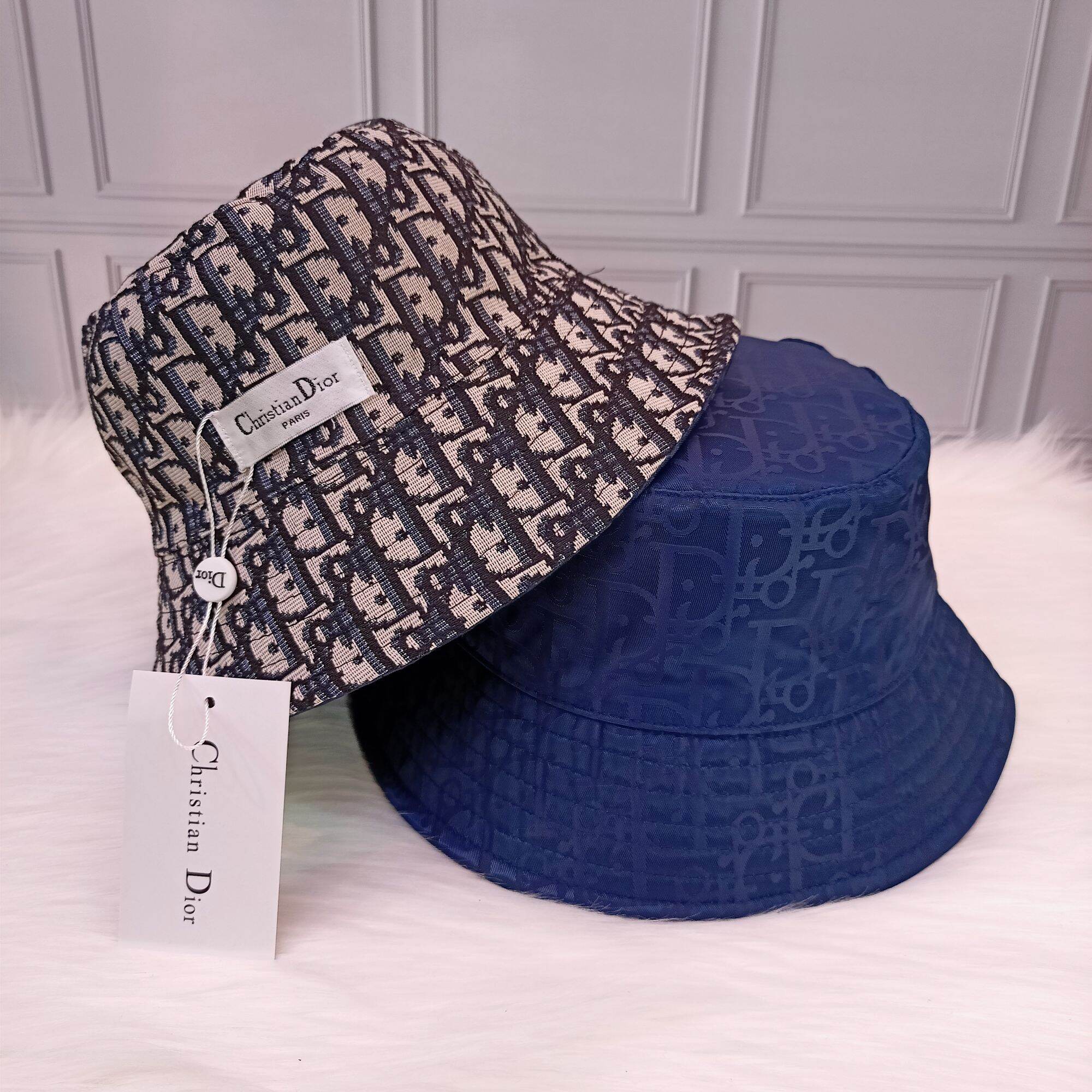 Topi Bucket Hat D**r Bolak-balik 