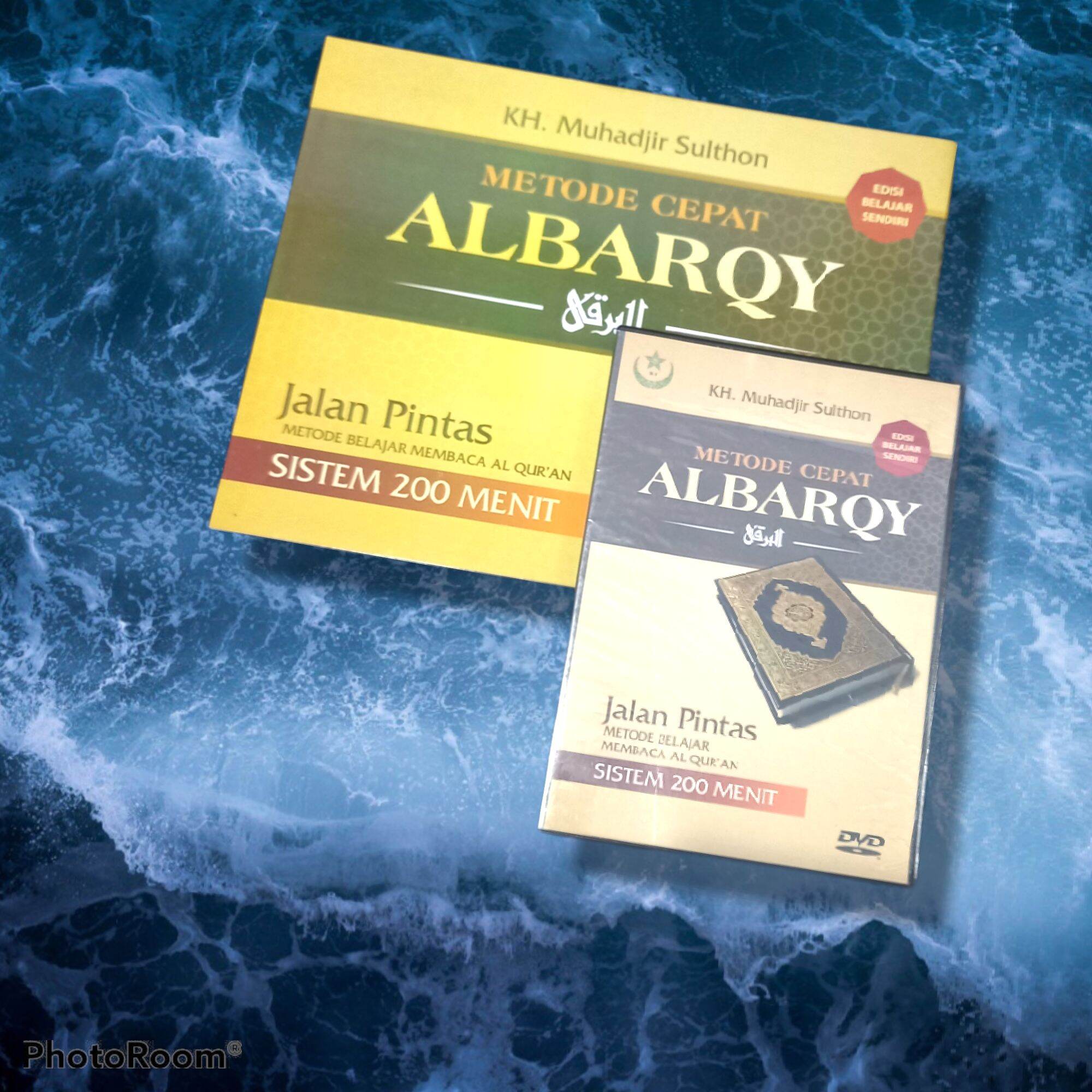 Yigit bar peshtaxtasida qizning mushukini yalaydi