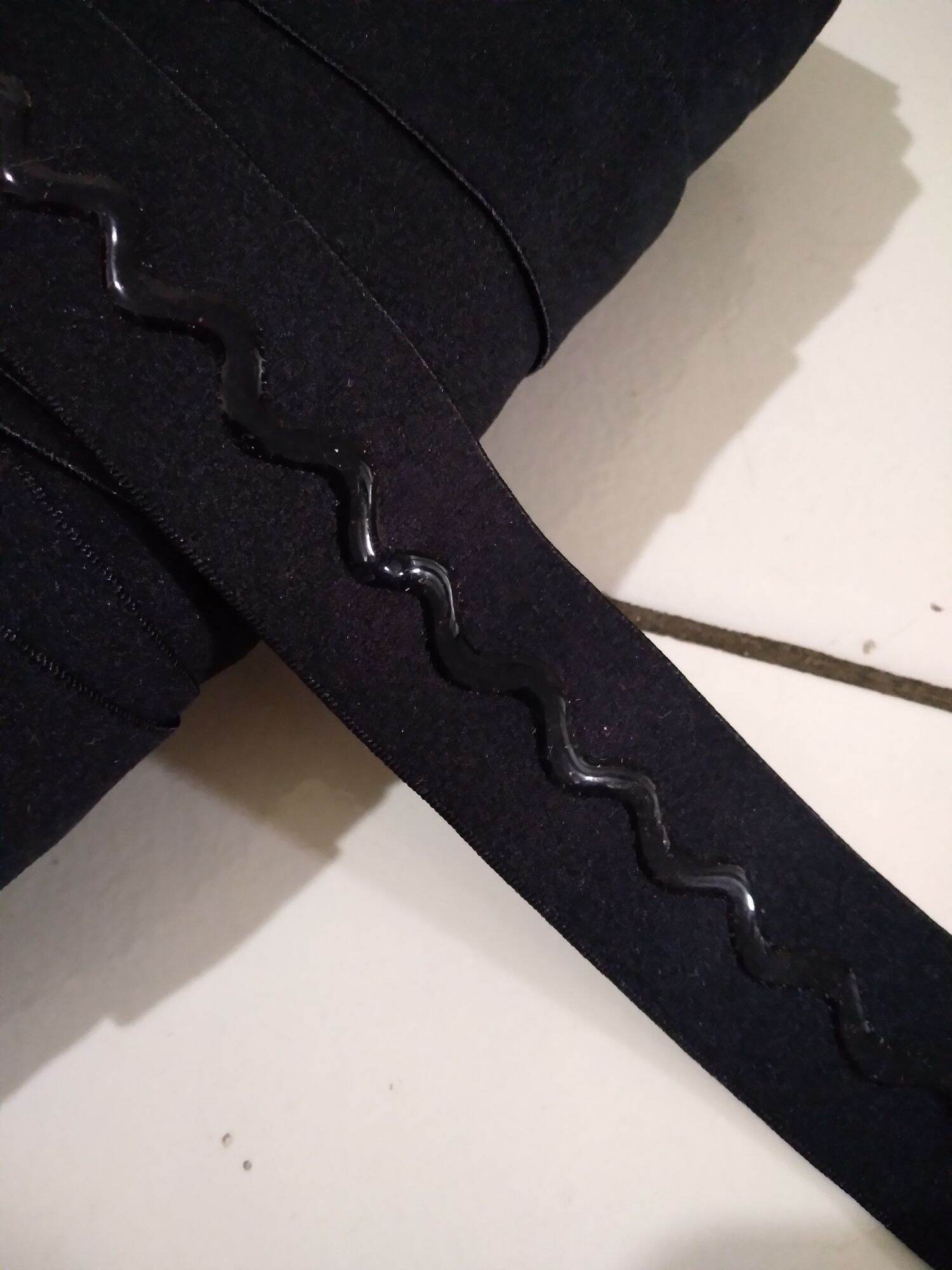 karet elastis latex (silicon) hitam 3 cm.harga per meter