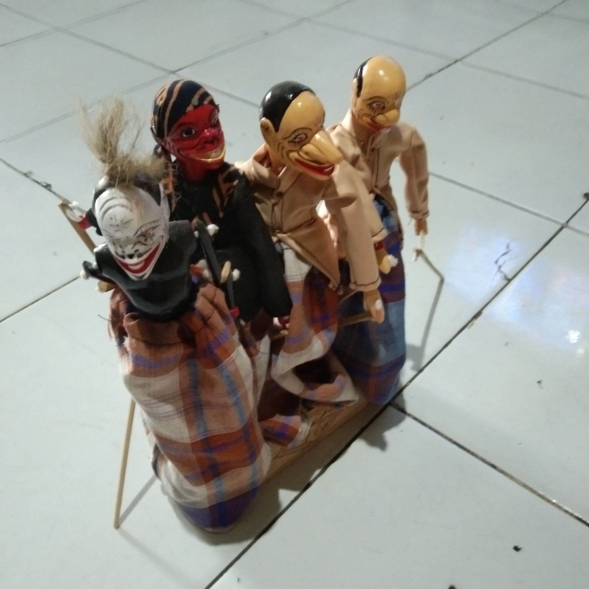 WAYANG GOLEK KAYU 1 SET PUNAKAWAN 4PCS CEPOT PETRUK GARANG DAN SEMAR ...