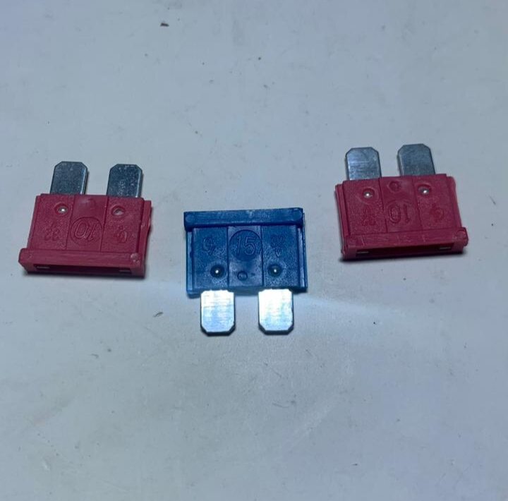 1Pcs Sekring SikringTancap Keramik 10Ampere Besar Giá 1,000 Đồng*Miễn phí vận chuyển
