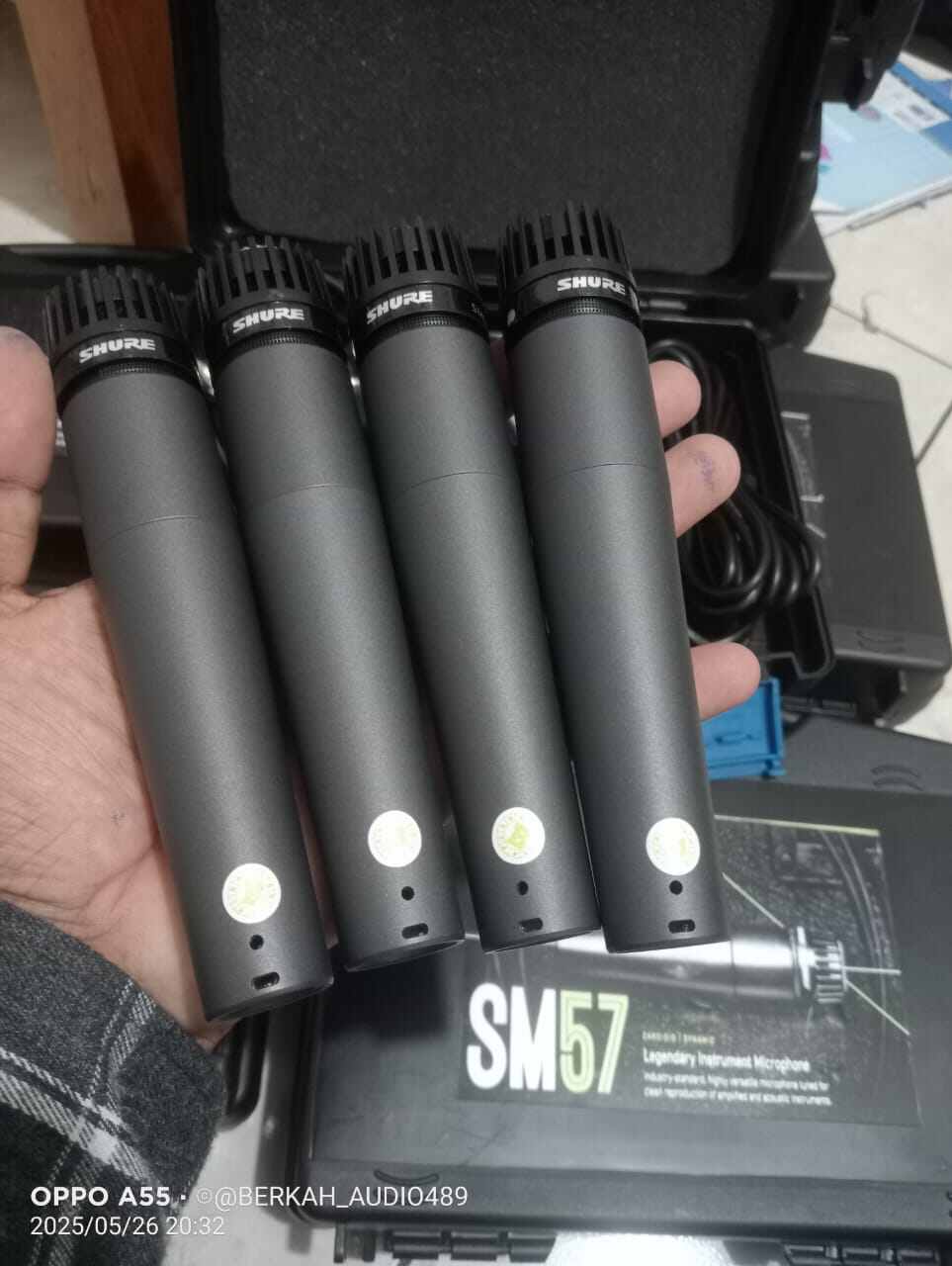 SM57 jumbo suitcase contents 3mic and 4mic microphon flute tambourine drum cable dlll Harga  90,489 rupiah*Gratis Ongkir