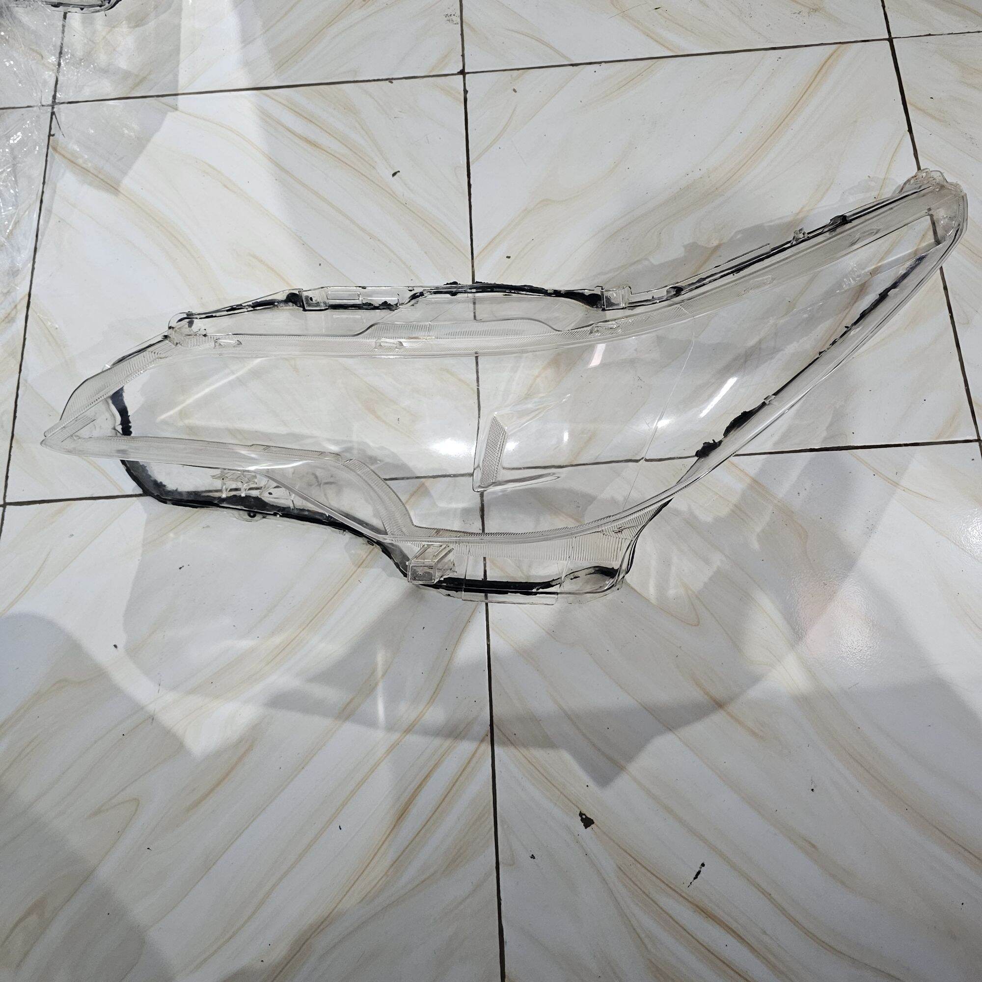 Original Kaca Mika Lampu Depan Toyota Fortuner VRZ Bohlam non LED Kanan Kiri Harga 330,000 rupiah*Gratis Ongkir