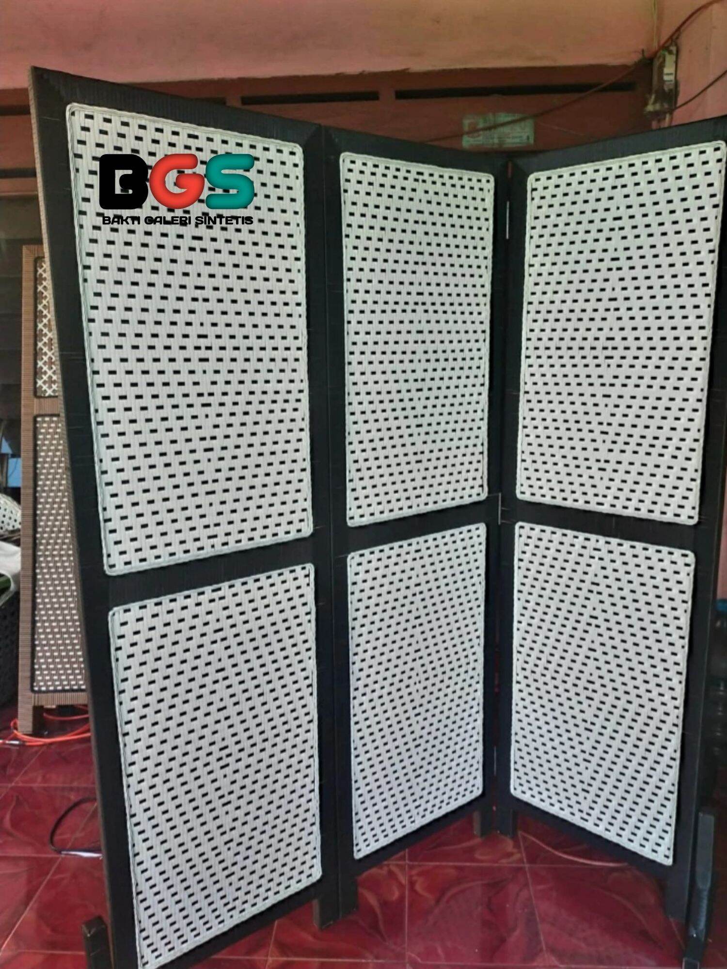 Set isi 2 keping penyekat ruangan seketsel rotan sintetis