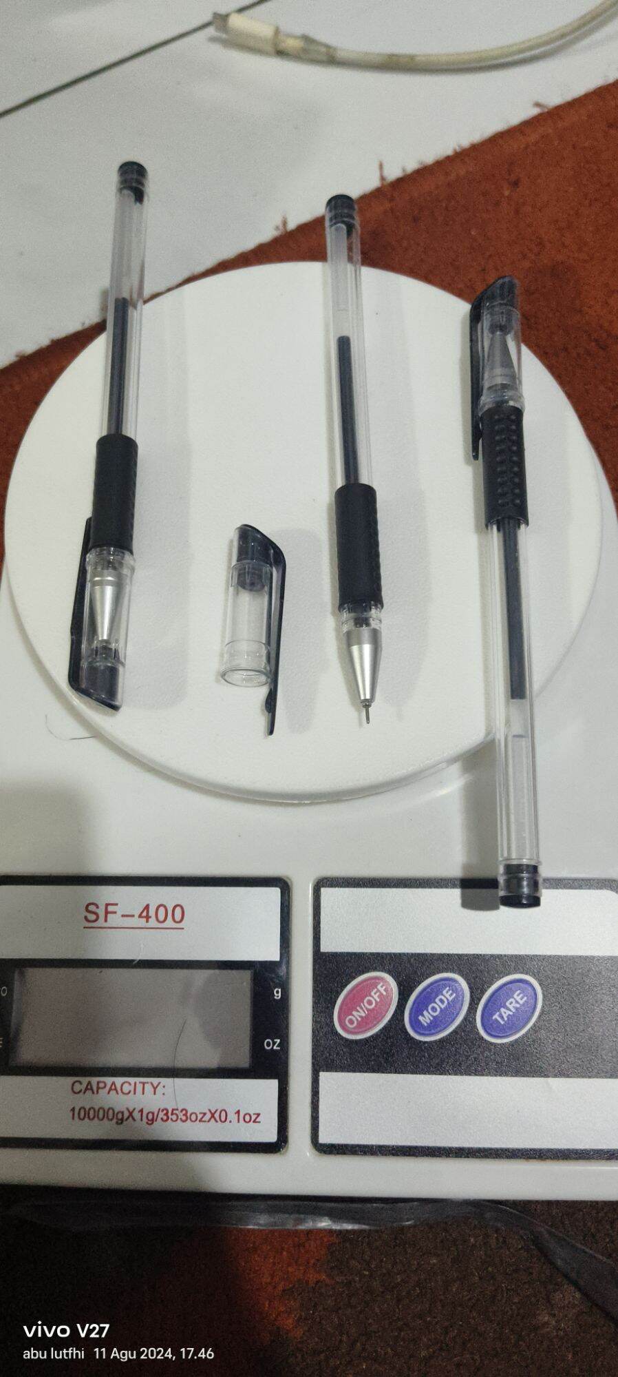 pensil pulpen pena alat tulis warna hitam
