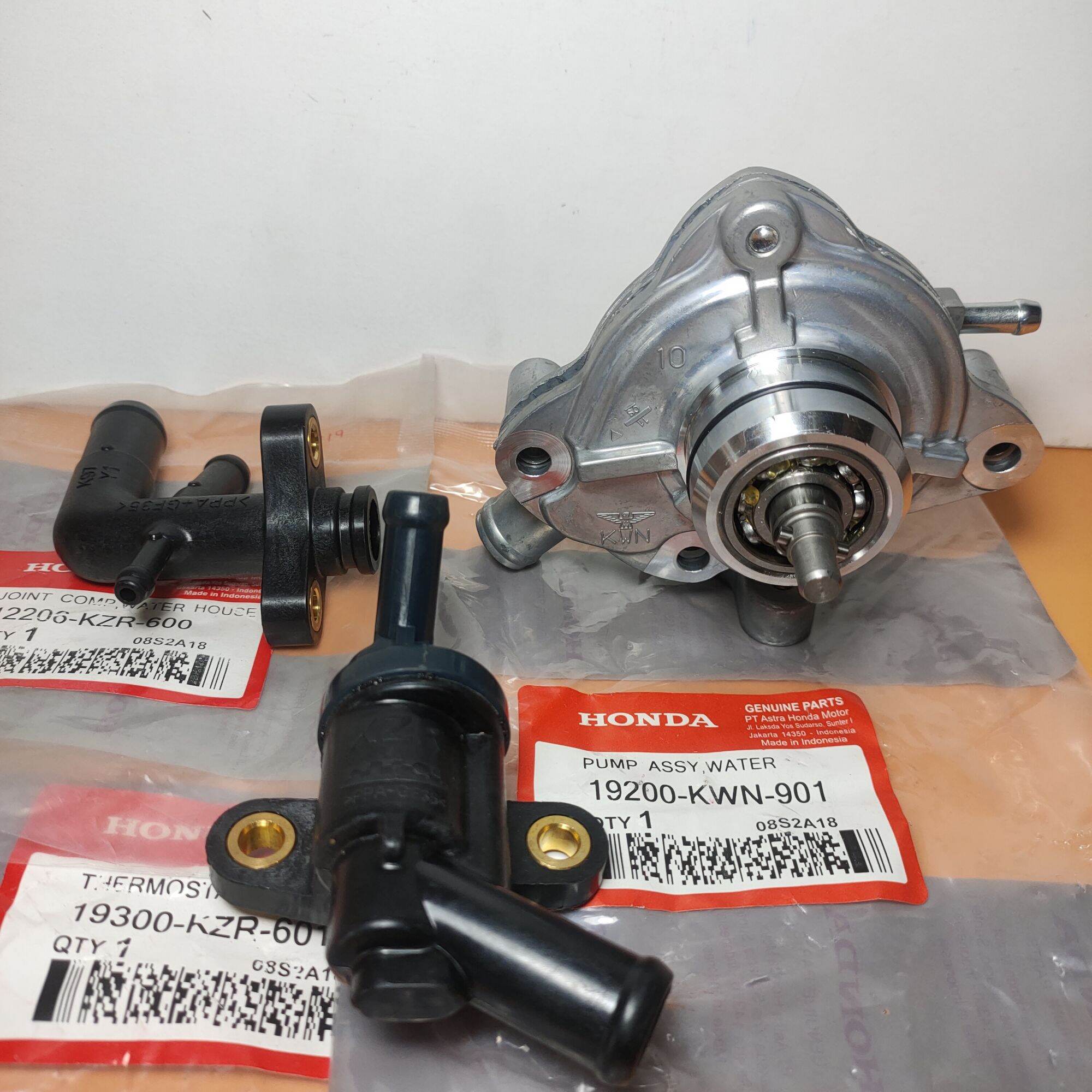 water pump Assy+thermostat Vario 125+sambungan selang radiator Vario
