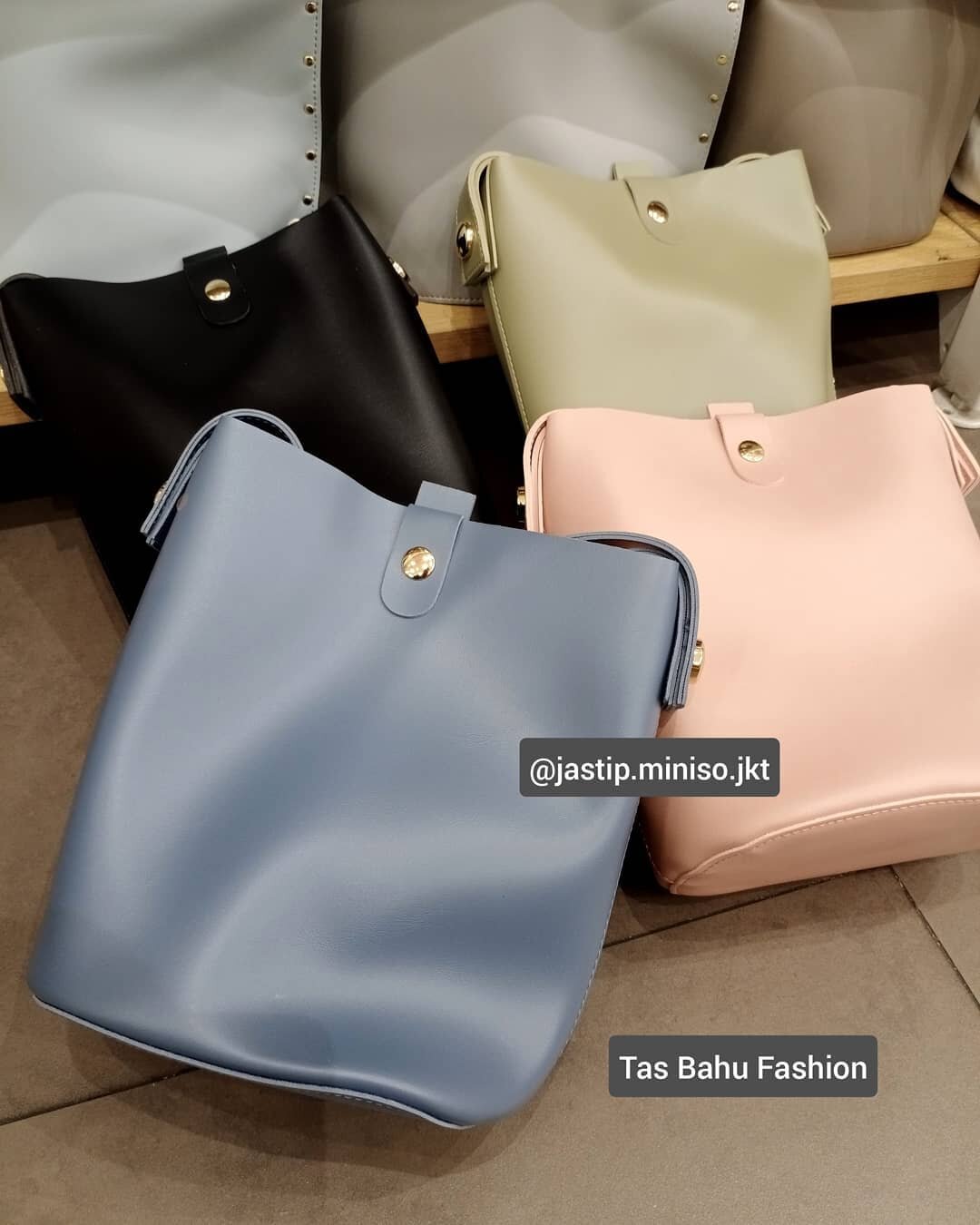 Tas selempang miniso transparan