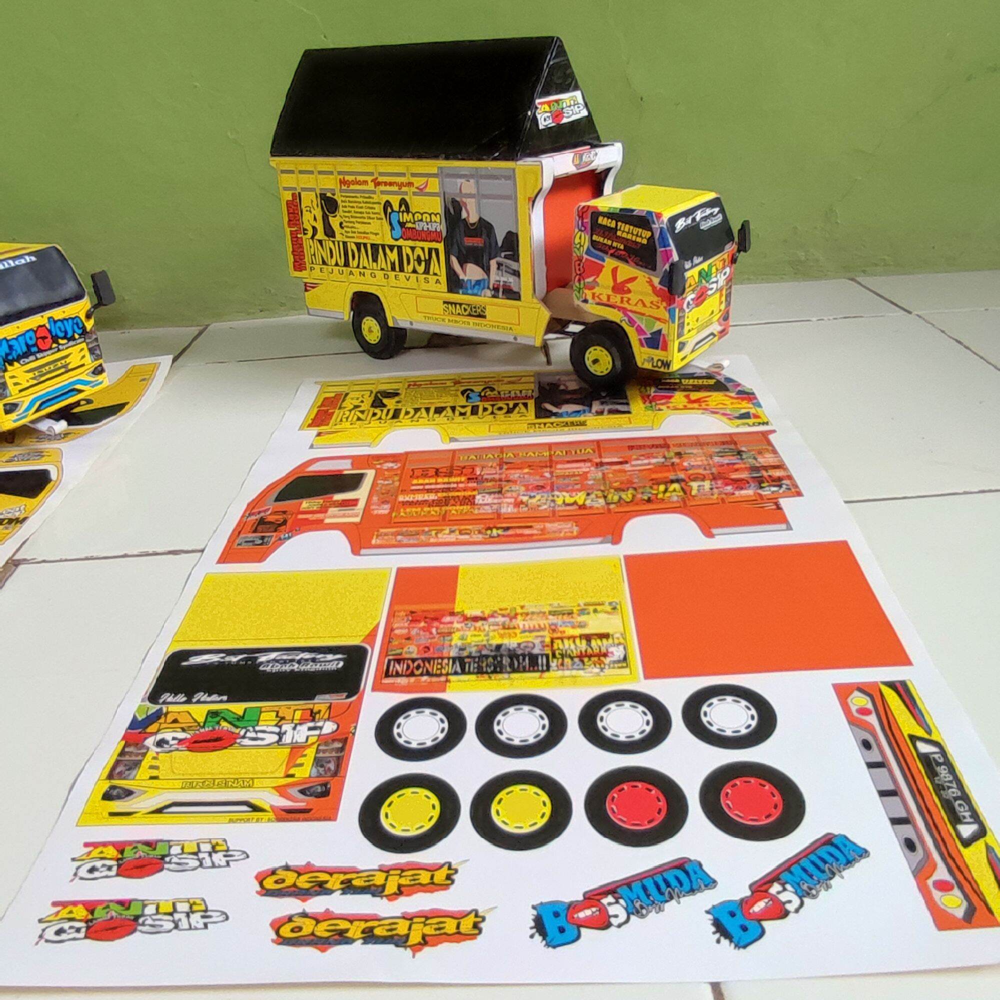 Stiker pola Miniatur truk oleng anti gosip