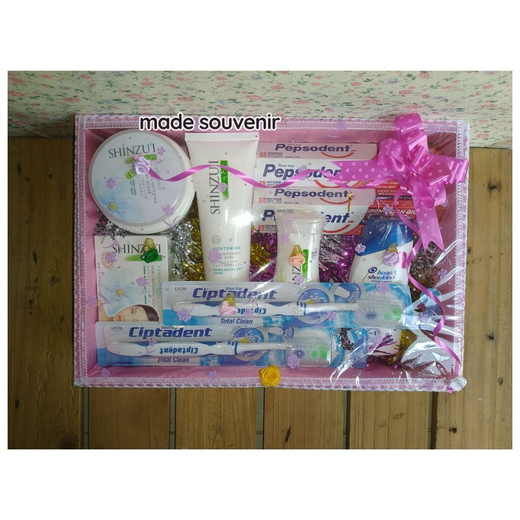 Mandi Shinzui Hs Delivers pernikahan hadiah and Presents