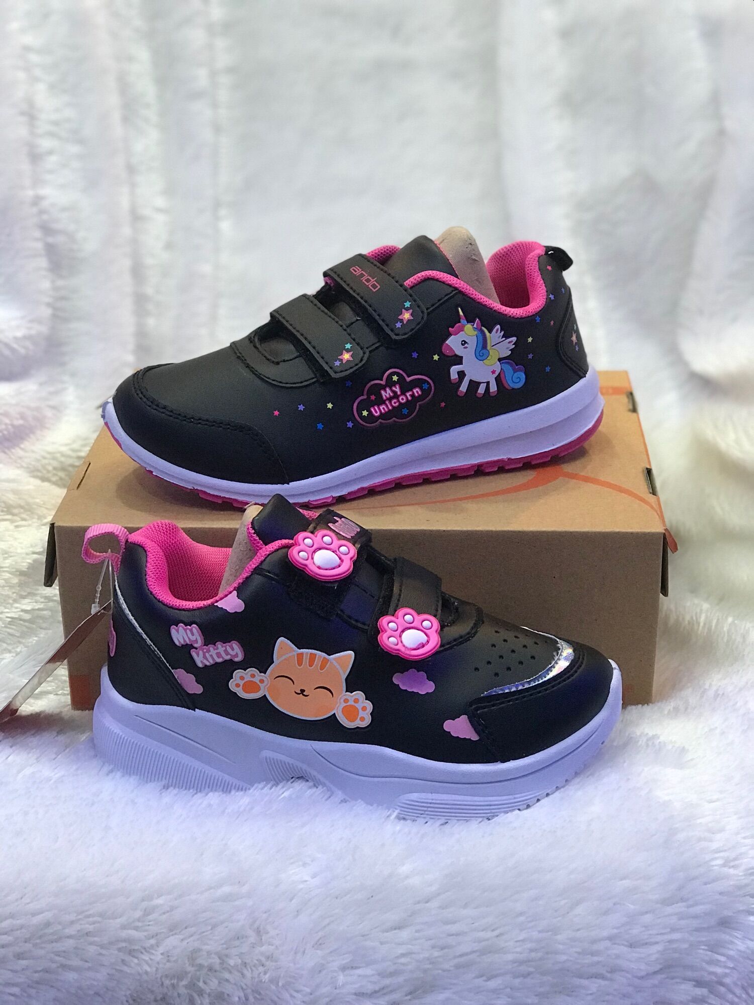 Socks free women's shoes sneakers Harga  109,000 rupiah*Gratis Ongkir