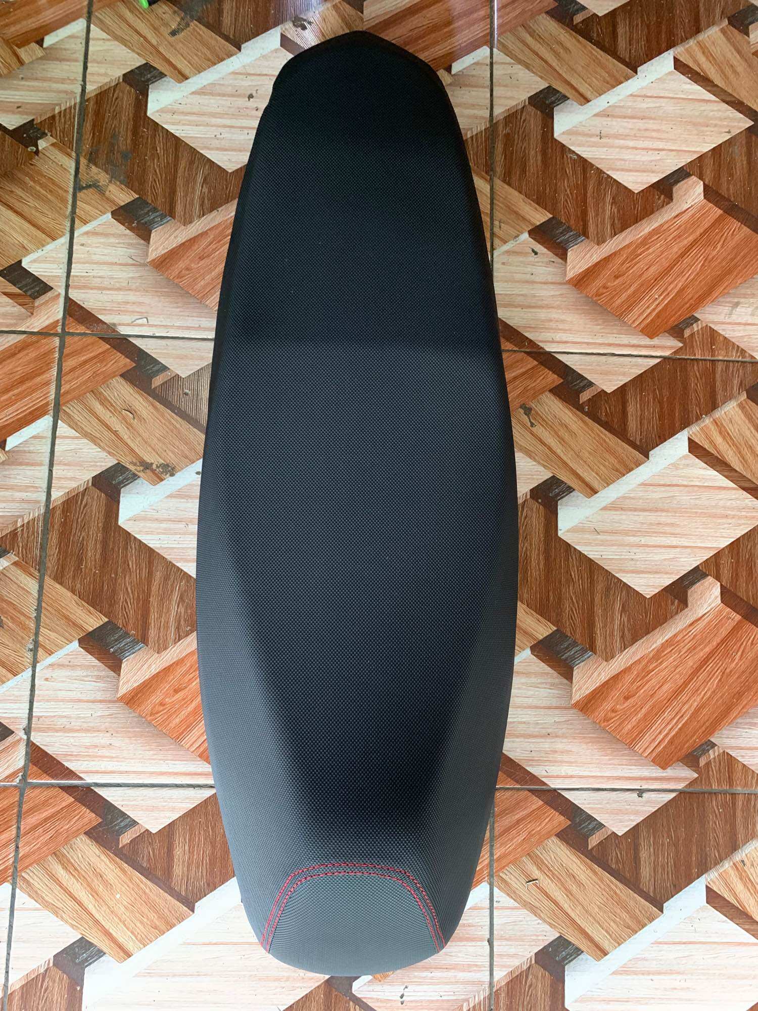 SARUNG JOK JAHIT KEPALA COCOK UNTUK BEAT Fi cocok juga buat motor bebek matic MOTIF BIG DOT Harga 17,950 rupiah*Gratis Ongkir